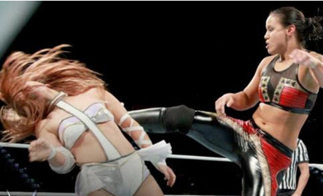 隆达·罗西光临WWE梅杨经典赛，日本美女成为最终胜者！?