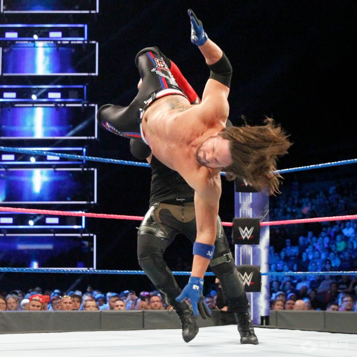 美国冠军赛，AJ的新旅程即将开始？《WWE SmackDown 2017.10.11》
