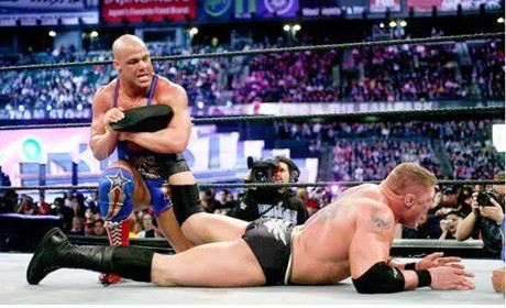 WWE中最凶残的十大锁技，轻则伤筋动骨，重则当场昏厥！