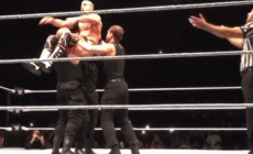 WWE苏格兰现场秀：HHH顶替罗曼大帝，三人合力爆炸摔完整版