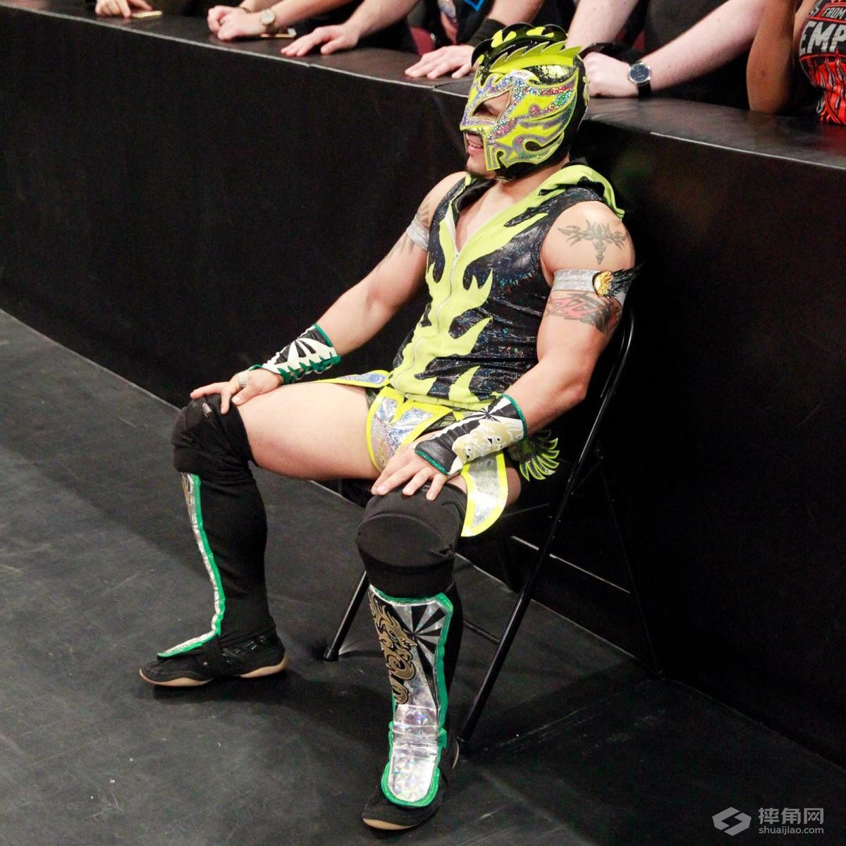 全英冠军对上轻量级冠军!《WWE RAW 2017.11.07》 全英冠军对上轻量级冠军!《WWE RAW 2017.11.07》