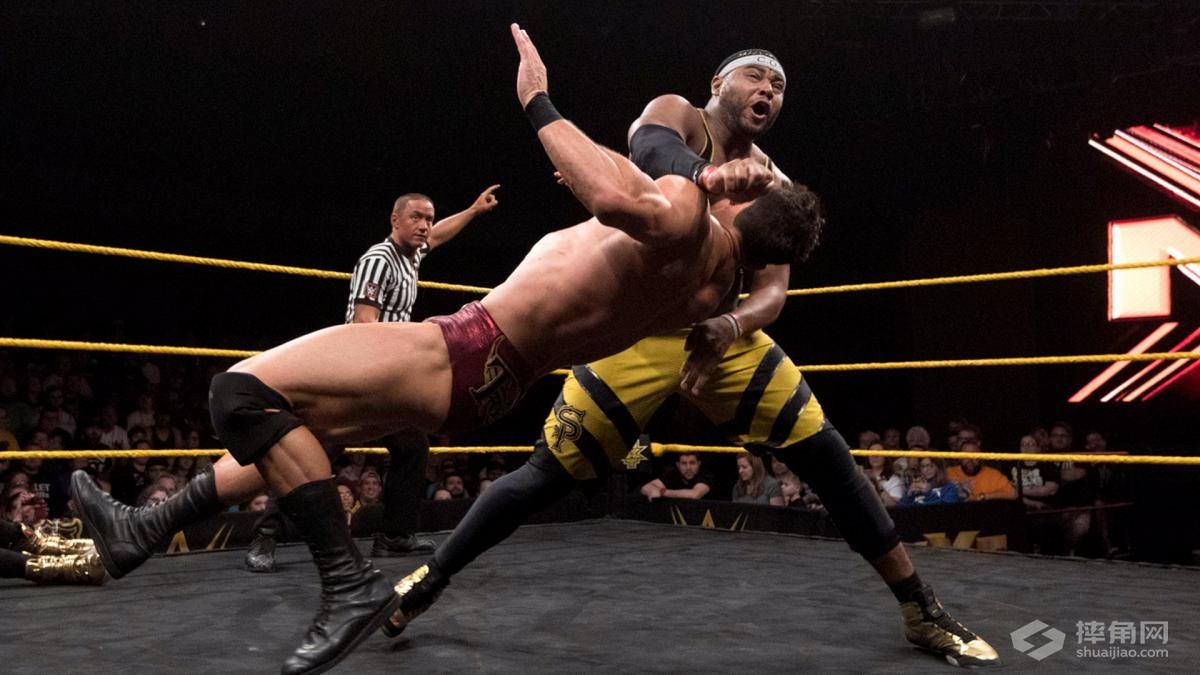 是谁偷袭了NXT冠军？《WWE NXT 2017.11.16》