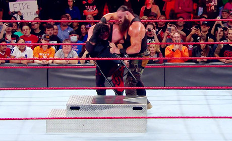 《WWE RAW 2017.11.28》战报：洲际冠军赛打响，布朗复仇凯恩