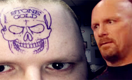 WWE粉丝欲在额头纹奥斯丁骷髅纹身，奥斯丁：别犯傻！