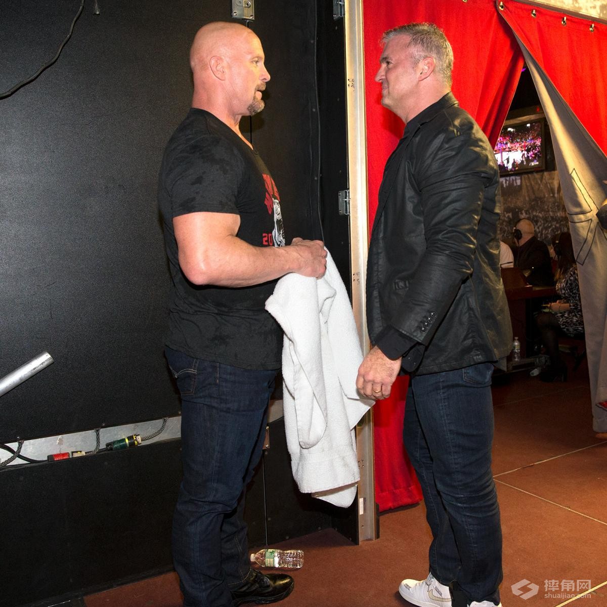 走进RAW二十五周年的幕后！