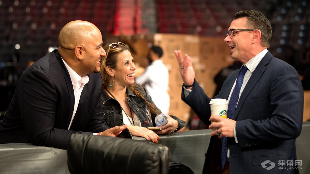 走进RAW二十五周年的幕后！