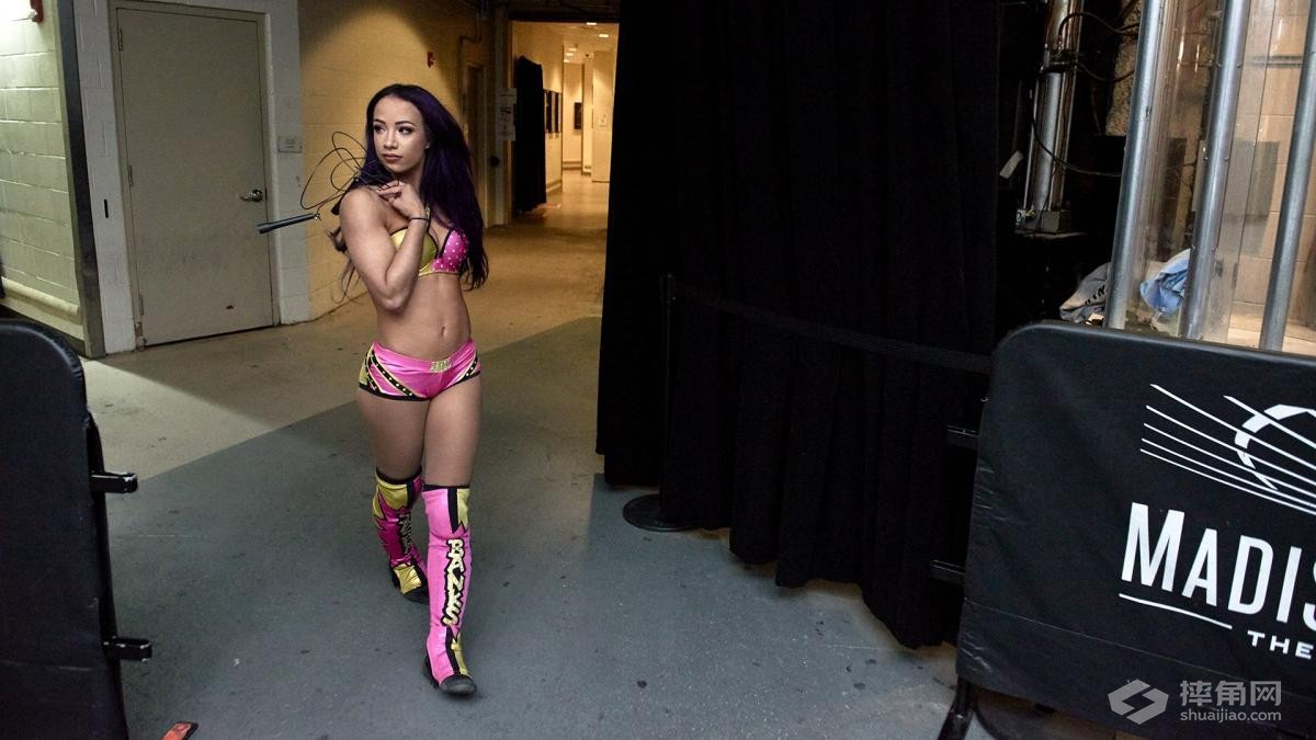 WWE现场秀的后台，你猜黑羊在干什么？