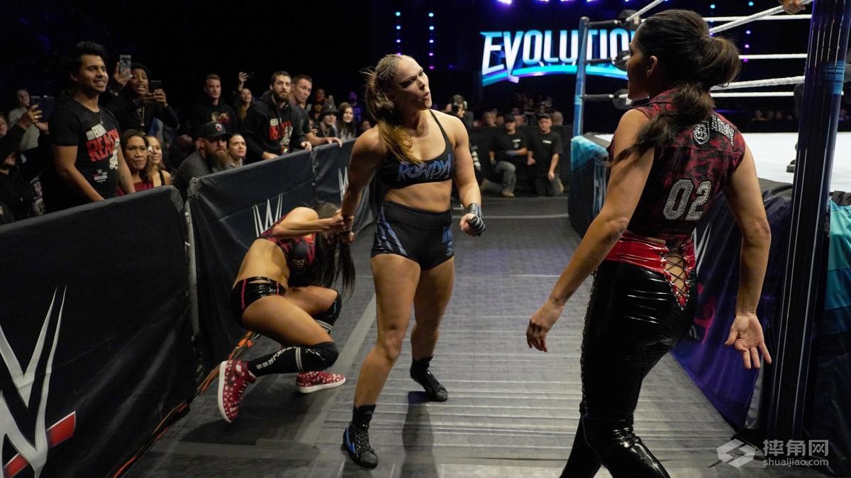 RAW女子冠军赛，隆达·罗西对阵尼基·贝拉！《WWE Evolution 2018》