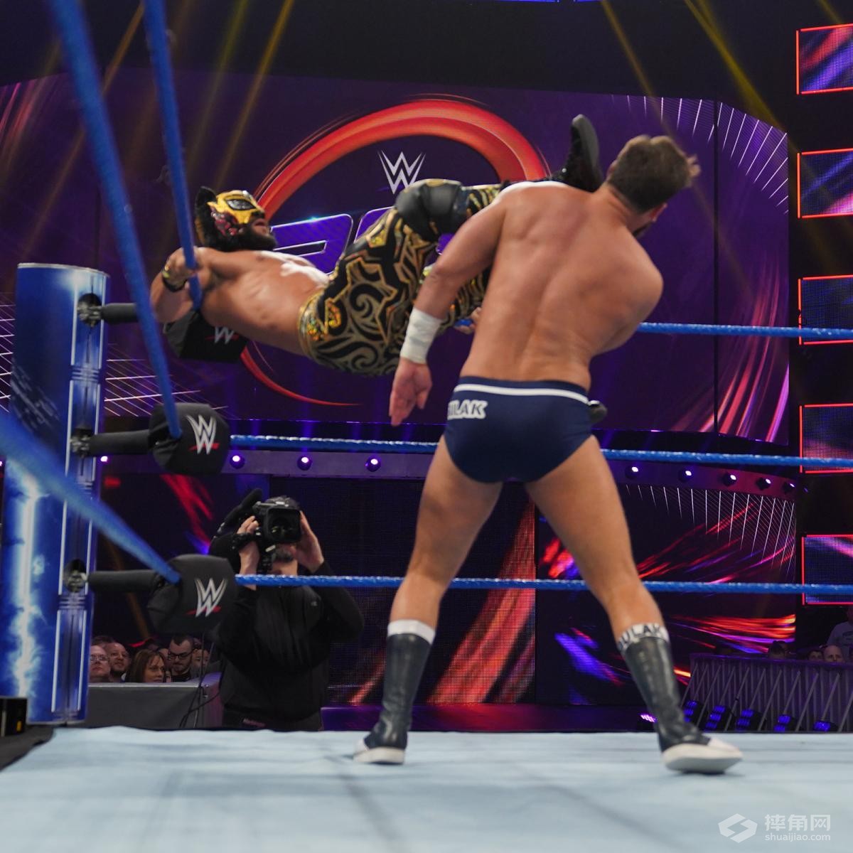 亚历山大和奥尼·洛肯关系紧张，剑拔弩张！《WWE 205 Live 2019.03.28》