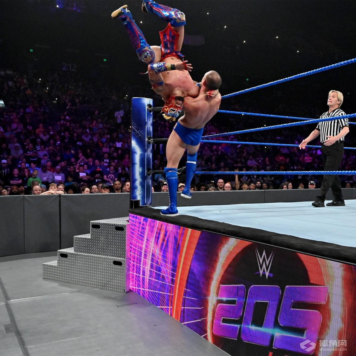 托尼·尼斯向WWE轻量级冠军巴迪·墨菲发出警告！《WWE 205 Live 2019.04.04》