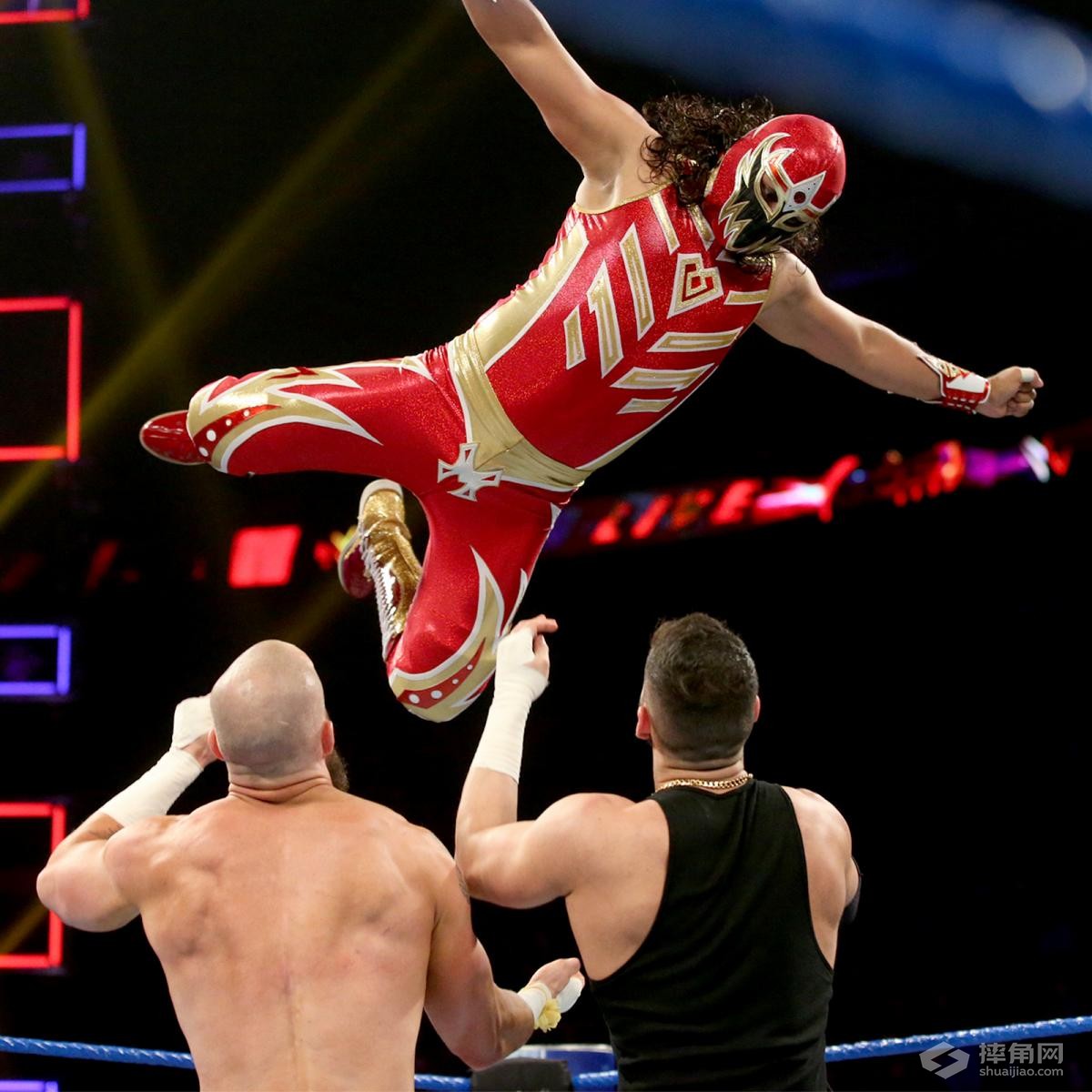 奥尼·洛肯大战塞德里克·亚历山大！《WWE 205 Live 2019.04.18》