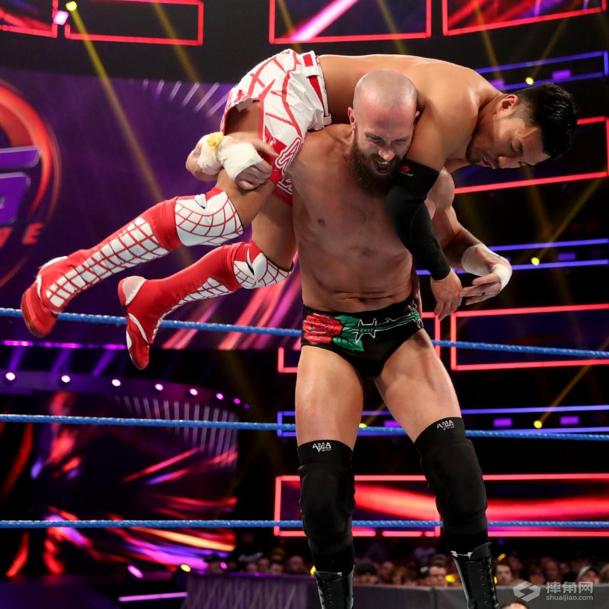 奥尼·洛肯大战塞德里克·亚历山大！《WWE 205 Live 2019.04.18》