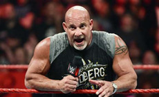 WWE高柏无法出席大赛了？战神在网上晒膝伤，画面血腥！