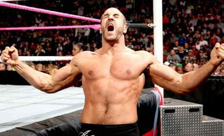 WWE塞萨罗用极另类的方式保住了一位WWE明星的饭碗！