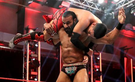 前WWE冠军强势回归今日RAW节目，未来有望上演重磅剧情！