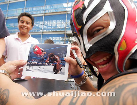 以飞传名的人--Rey Mysterio