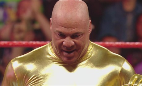WWE科特·安格强势回归RAW，一记安格翻摔干掉独狼！