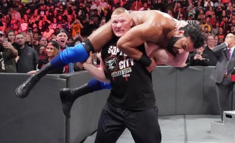 WWE环球冠军大布再显神威，印度大肌霸惨遭一顿血虐！