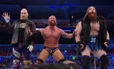 WWE狂人帮实现SD首秀，三人蒙面出场，霸气侧漏！