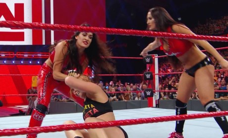 WWE莉芙·摩根成功复仇布里·贝拉，贝拉姐妹正式转反！