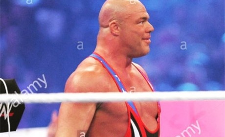 科特·安格疯狂暗示自己将从WWE正式退役！