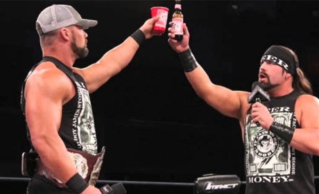詹姆斯·斯托姆暗示自己回归WWE，啤酒金钱有望实现重组！