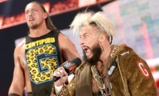 周边商品销量火爆却惨遭WWE封杀，搭档如今回归挑战人气巨星!