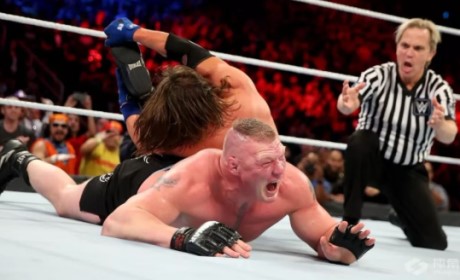 WWE冠军与全球冠军的巅峰对决，《强者生存》能否再度上演？！