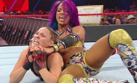 WWE隆达·罗西遭遇RAW上首败！网友：莎夏未来上位有望！