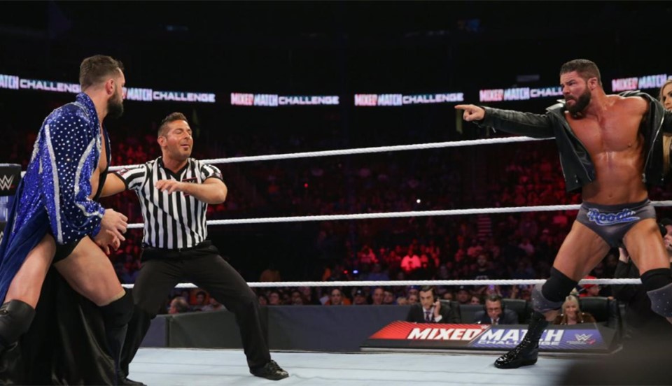 WWE2018男女混合双打赛第二季：巴洛尔和鲁德上演脱衣秀！