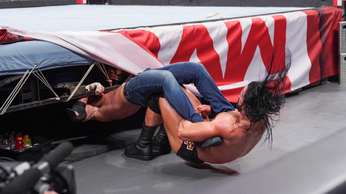 最后站立者赛，迪安·安布罗斯再战德鲁·麦金泰尔！《WWE RAW 2019.03.26》