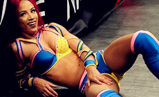 WWE莎夏·班克斯两根长发在网上居然卖出高价！