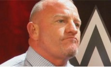 WWE流浪狗遭网友指责AJ与老中医剧情安排太烂！