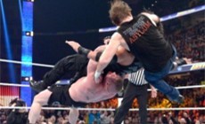 WWE罗曼铁笼赛大战大布，最后关头险些造成致命失误！