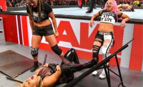 WWE2018《TLC》又一场女子爆桌赛敲定了！