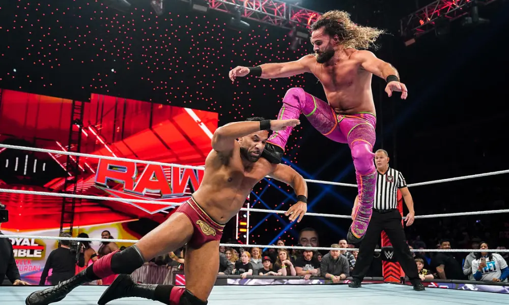 塞斯缺席现场秀，WWE拒绝透露腿部伤情，内部人士确认真实受伤！