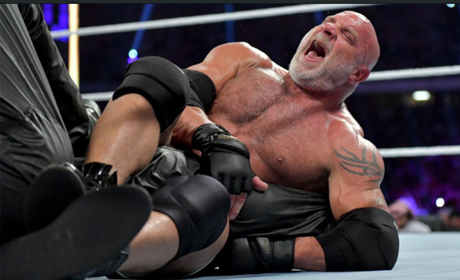 WWE战神高柏对上无敌死神，到底谁能笑到最后？