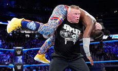 WWE大布突然现身今日SD，一记F5直接秒杀科菲！