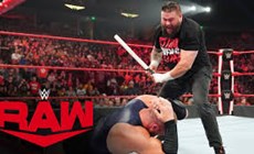 WWE魔力劳力遭欧胖痛袭，后台晒伤口，后背全棒印！