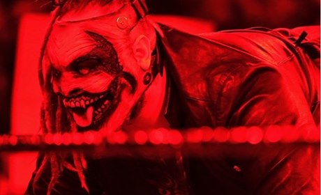 WWE恶鬼布雷·怀亚特站在宇宙中心呼喊爱！