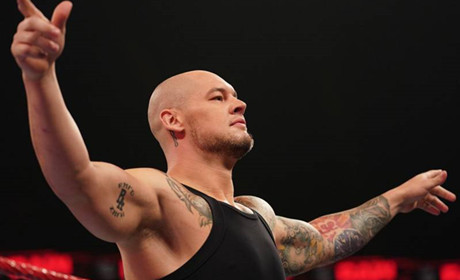 WWE巴伦·科尔宾晒大面积腿部纹身，色彩炫酷！