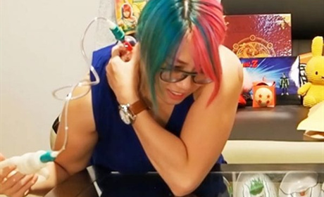 WWE明日华自我理疗有妙招，火罐，电击一个都不能少！