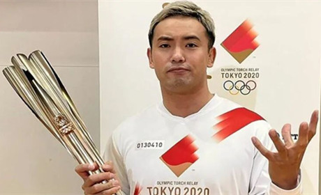 摔角之光！日本传奇老将高举奥运火炬，担任最后一棒！
