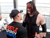 John Cena与Kane在迪拜举行的新闻发布会上发生冲突