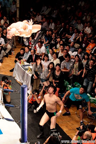 雷尔老矣 WWE高飞旗帜谁来接？