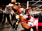 斯瓦格、阿尔伯托擂台冲突《RAW 2013.04.16》