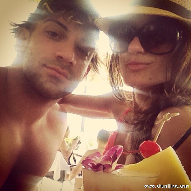 TNA情侣泰斯马克小姐&罗比·E自拍照