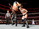 CM朋克&真理罗恩 vs 莱贝克&柯蒂斯《RAW 2013.10.08》