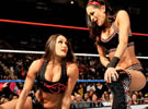 贝拉姐妹 vs 阿克萨娜&福克斯《RAW 2014.01.07》