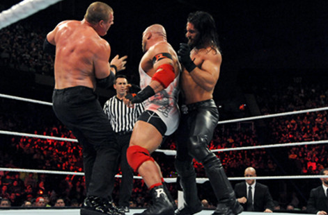 二对一强弱不等赛：莱贝克 vs. 罗林斯&凯恩《RAW2015.01.06》